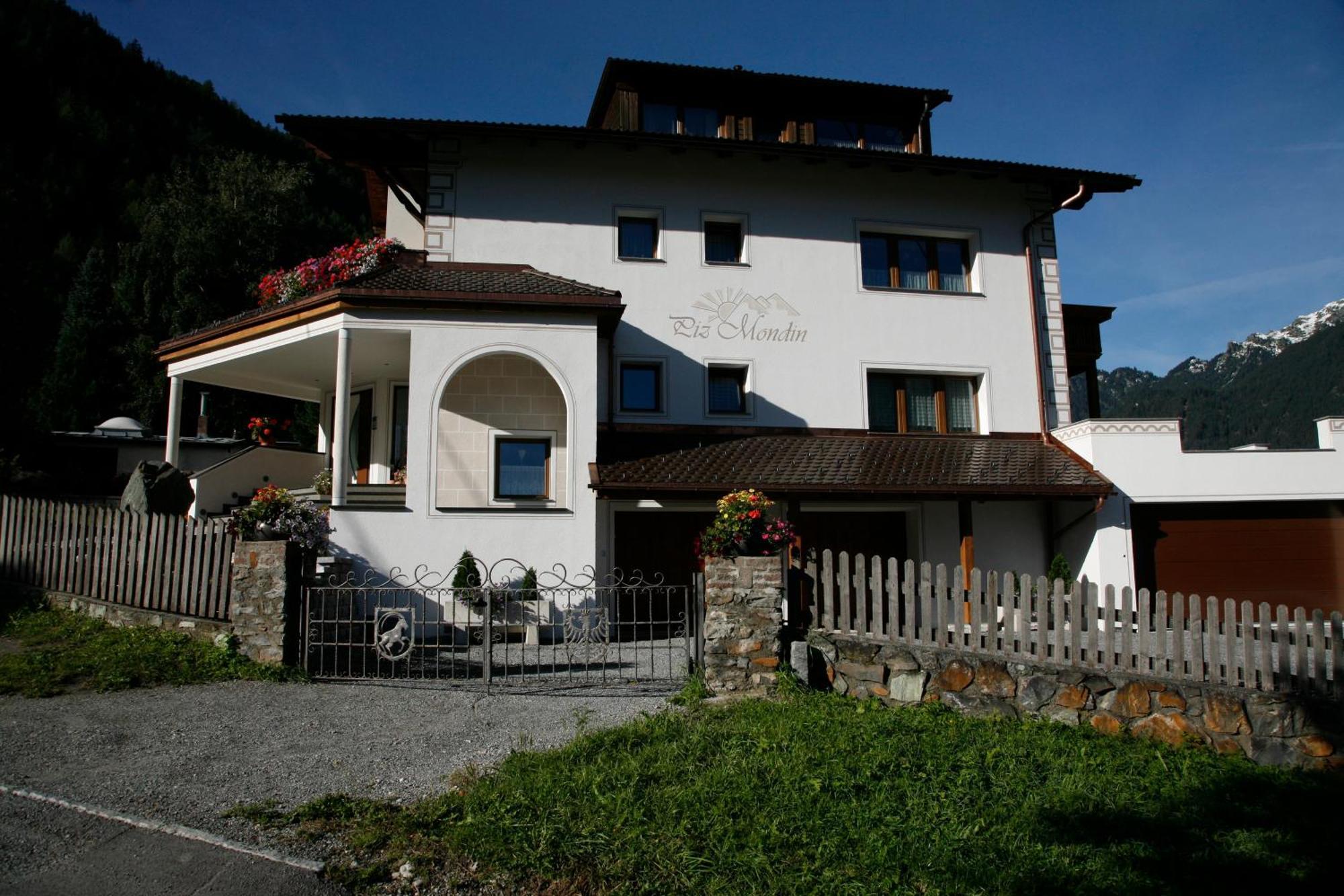 Apart Piz Mondin Pfunds Exterior photo