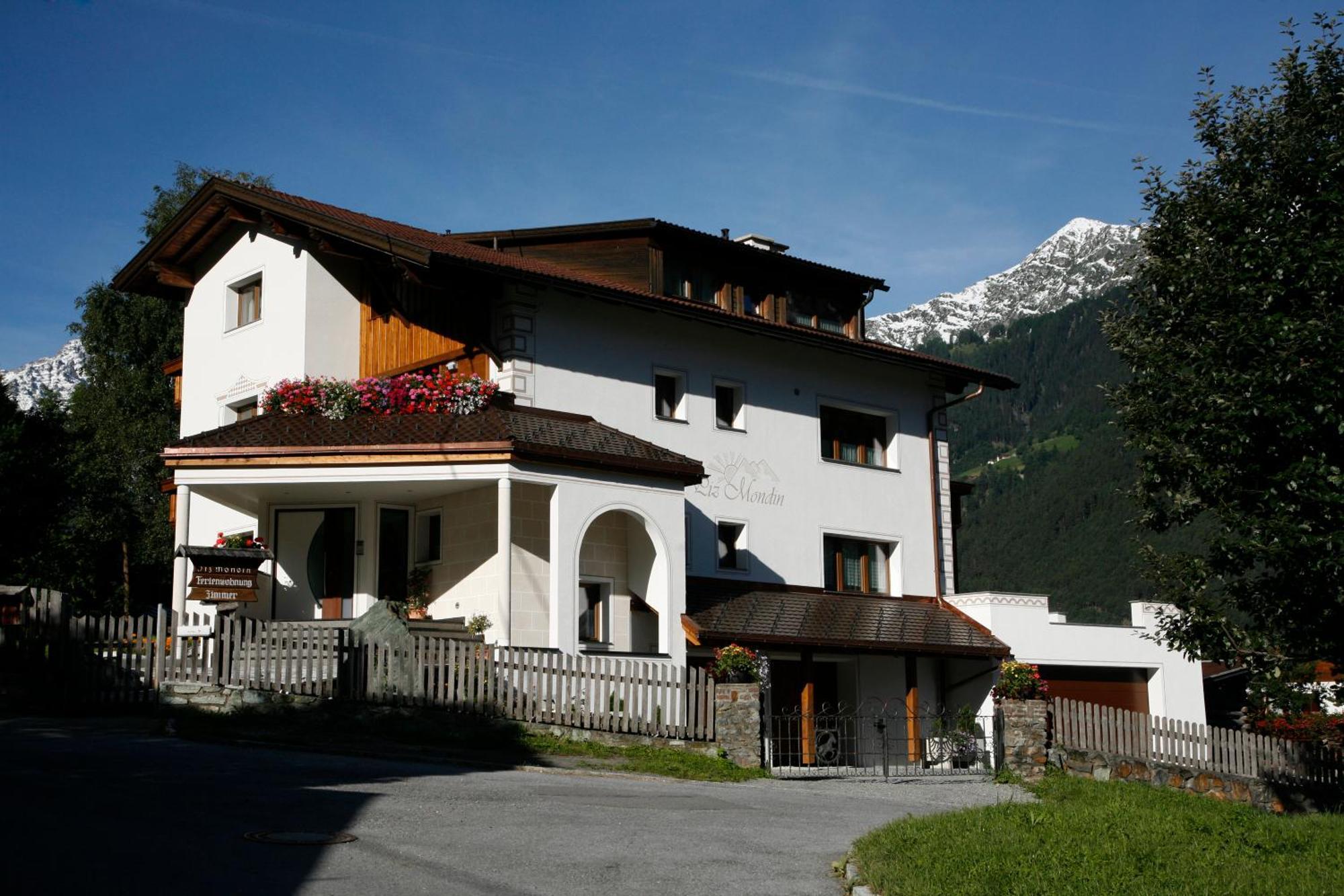 Apart Piz Mondin Pfunds Exterior photo